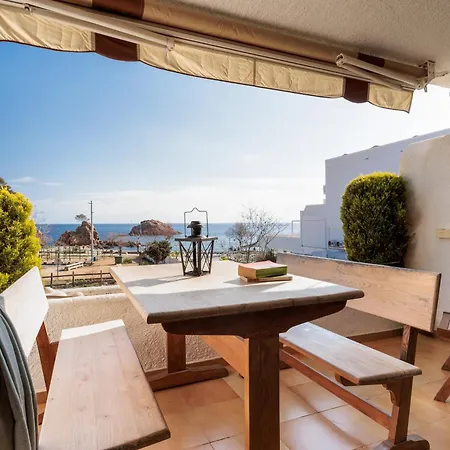 Apartment Lets Holidays Garden House In Front Of The Tossa de Mar
