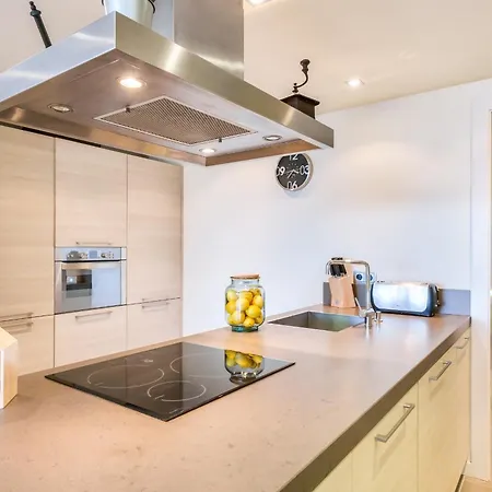 Apartment Lets Holidays Garden House In Front Of The Tossa de Mar
